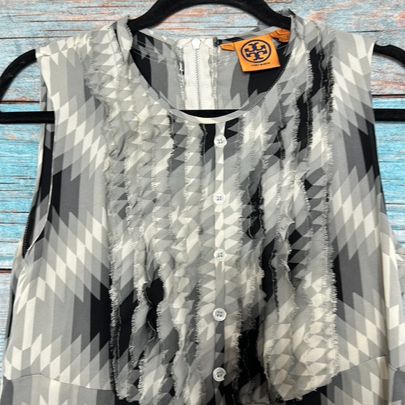 Tory Burch Grey Black White Aztec Print Silk Top Size 6 - Picture 2 of 6